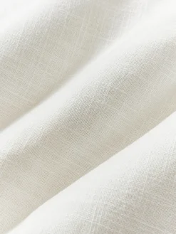 Funda de cojín artesanal con relieves Coraline