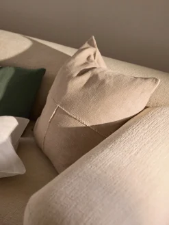 Funda de cojín artesanal con costura decorativa Terre