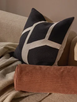 Funda de cojín artesanal con motivos geométricos Asta