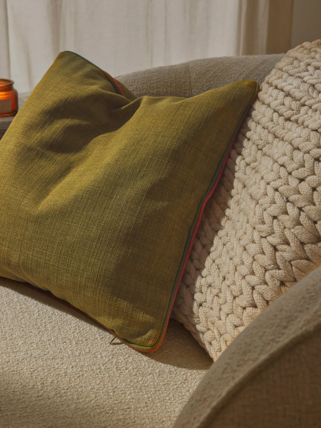 Funda de cojín artesanal de punto grueso Adyna