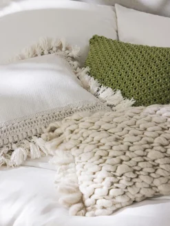 Funda de cojín artesanal de punto grueso Belen