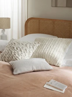 Funda de cojín artesanal de punto grueso Belen