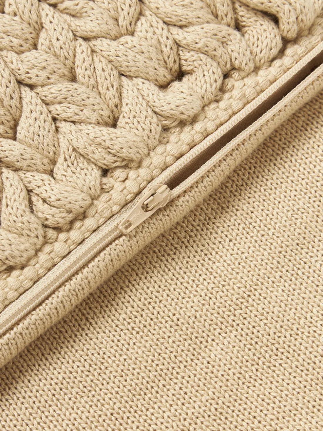 Funda de cojín artesanal de punto grueso Adyna