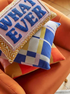 Funda de cojín con inscripción bordada Whatever