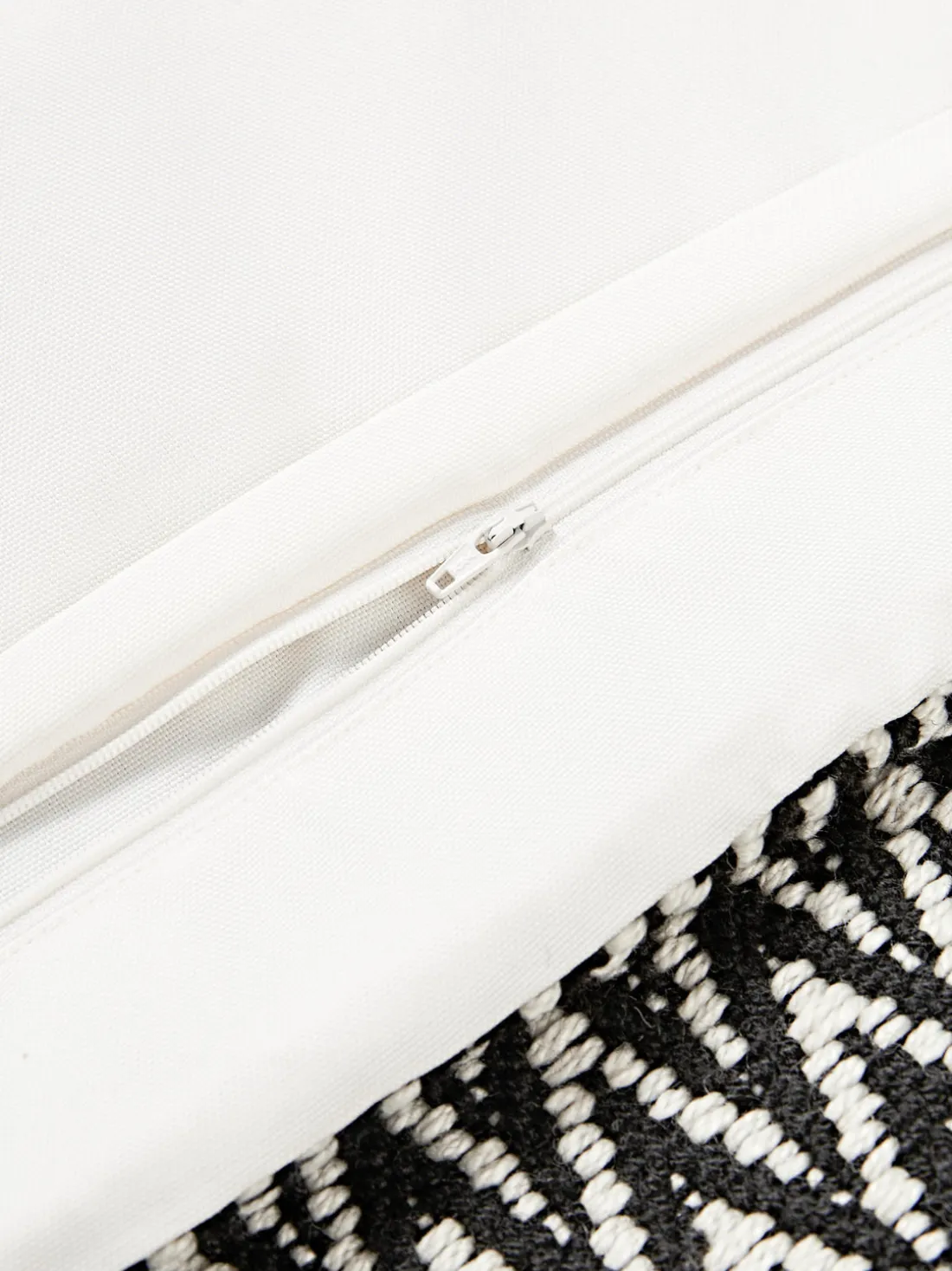 Funda de cojín de exterior con tejido estampado y flecos Suria