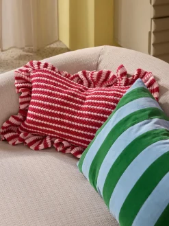 Funda de cojín de punto a rayas con volantes Blaise