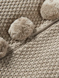 Funda de cojín de punto con pompones Molly