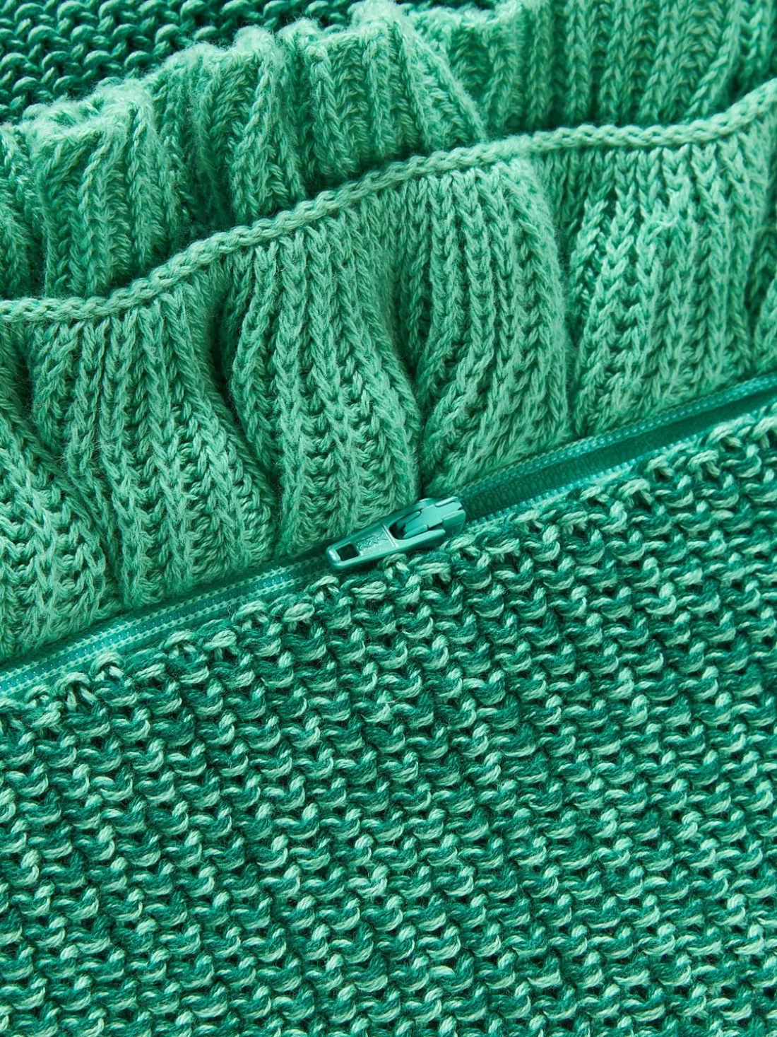 Funda de cojín de punto con volantes Pansy