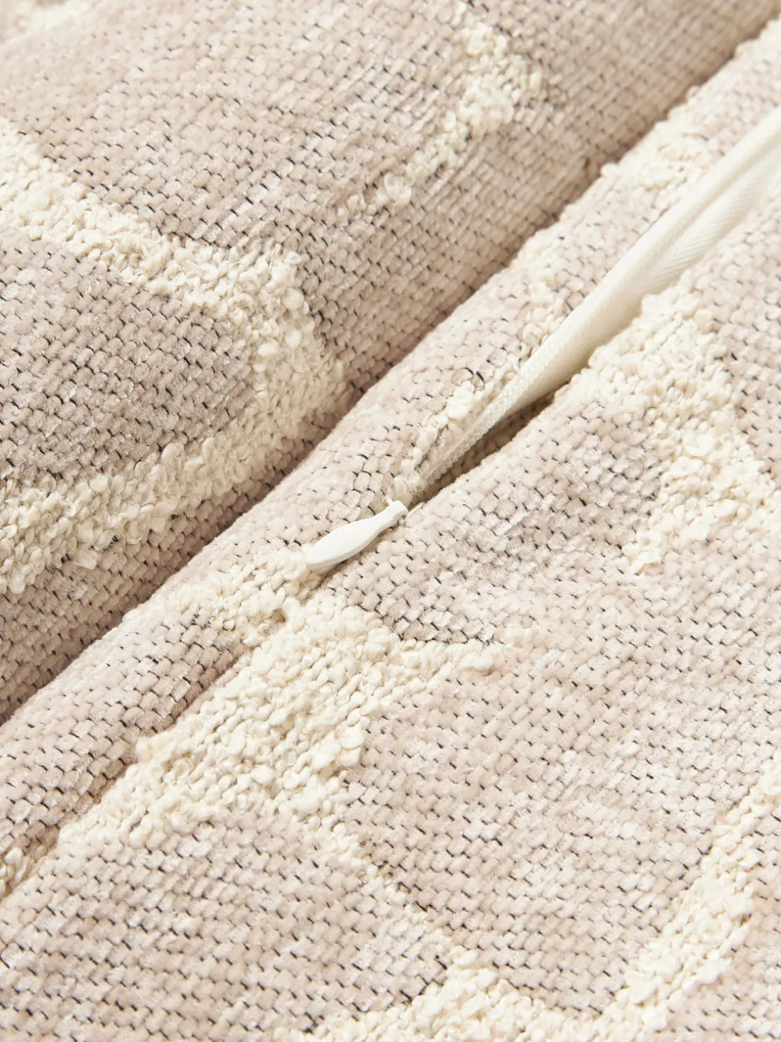 Funda de cojín en tejido bouclé y chenilla Nenda