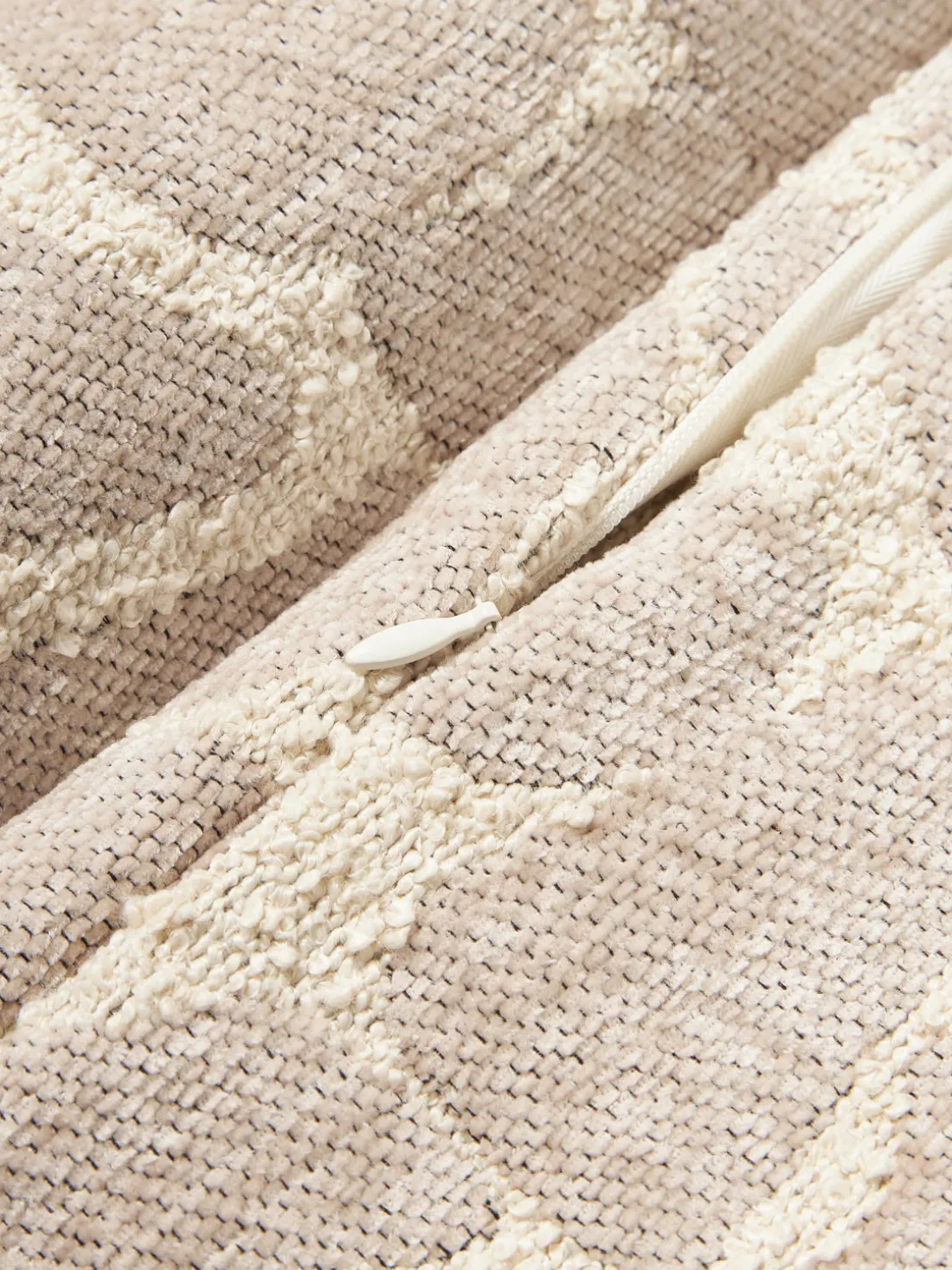 Funda de cojín en tejido bouclé y chenilla Nenda