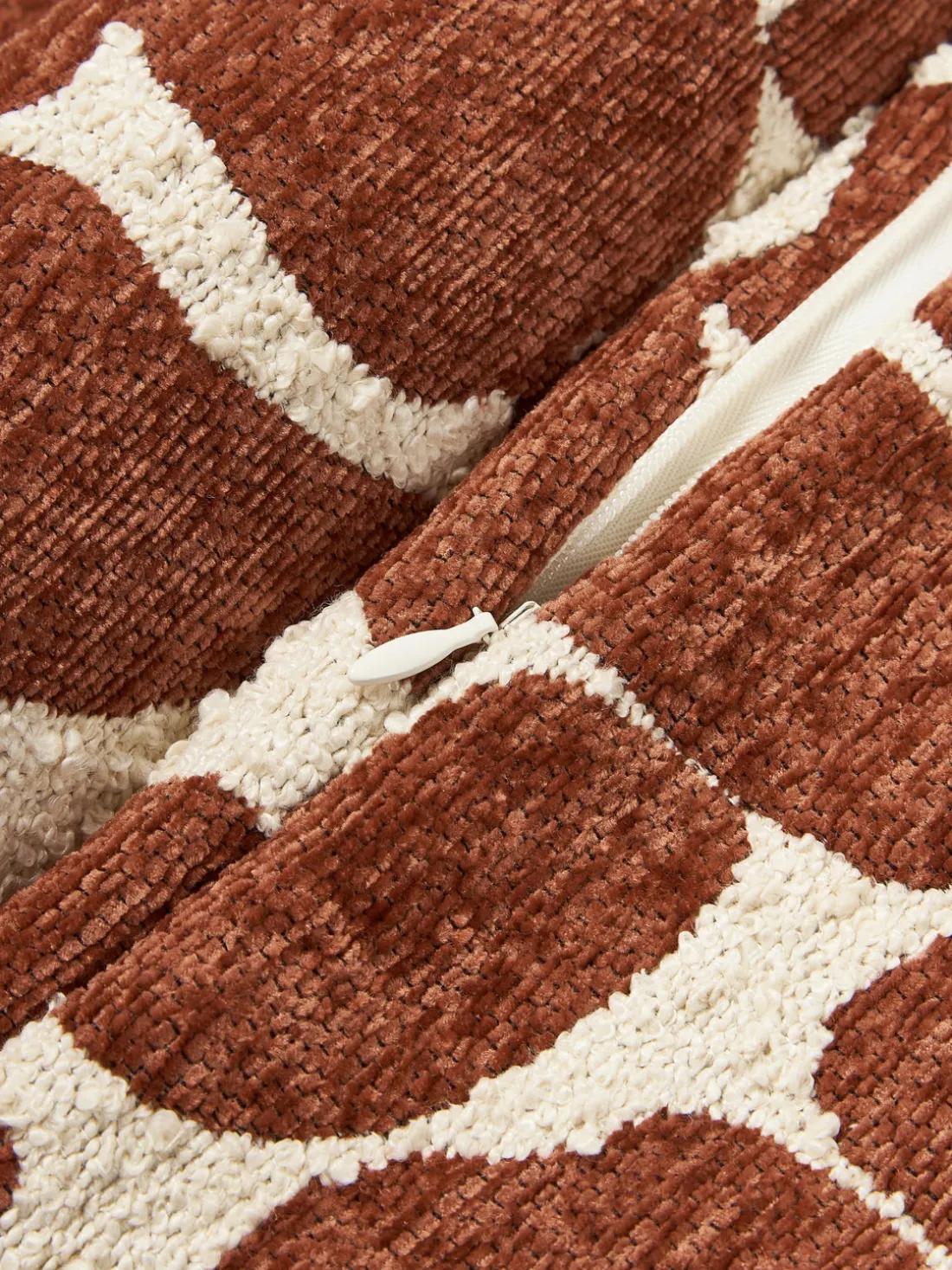 Funda de cojín en tejido bouclé y chenilla Nenda