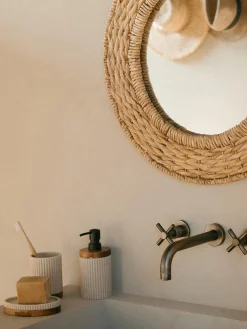 Jabonera con madera Laura