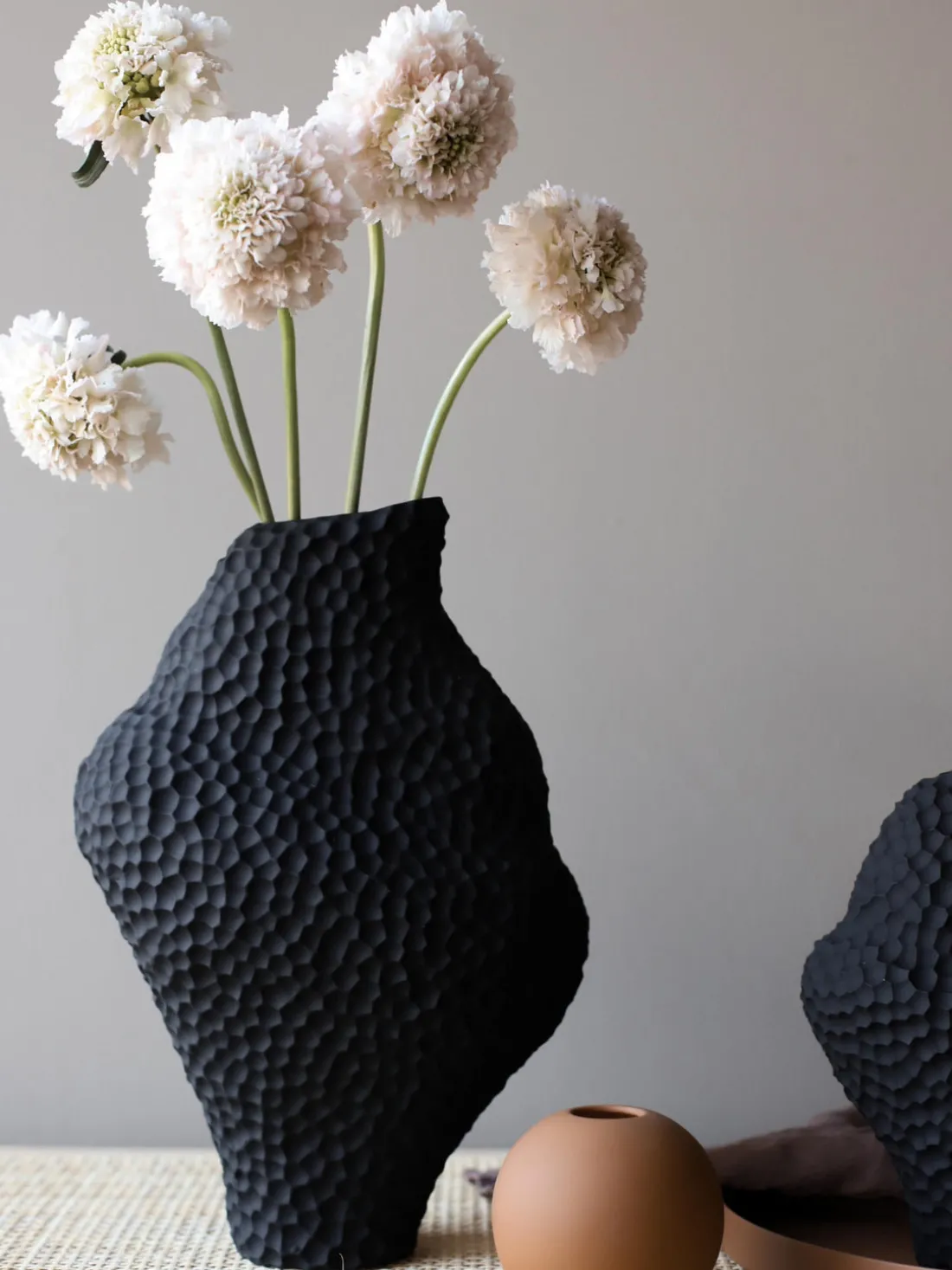 Jarrón de diseño con forma orgánica Isla, Al 32 cm