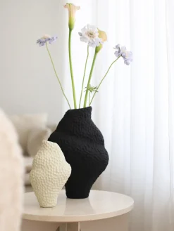 Jarrón de diseño con forma orgánica Isla, Al 32 cm