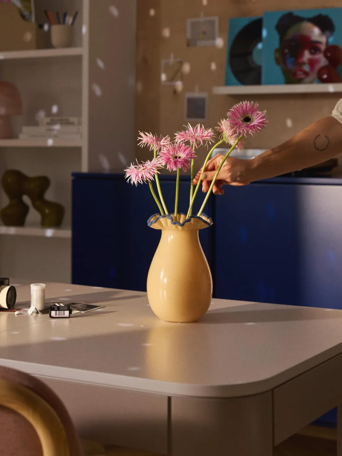 Jarrón de vidrio soplado con adornos Gloria, Al 24 cm