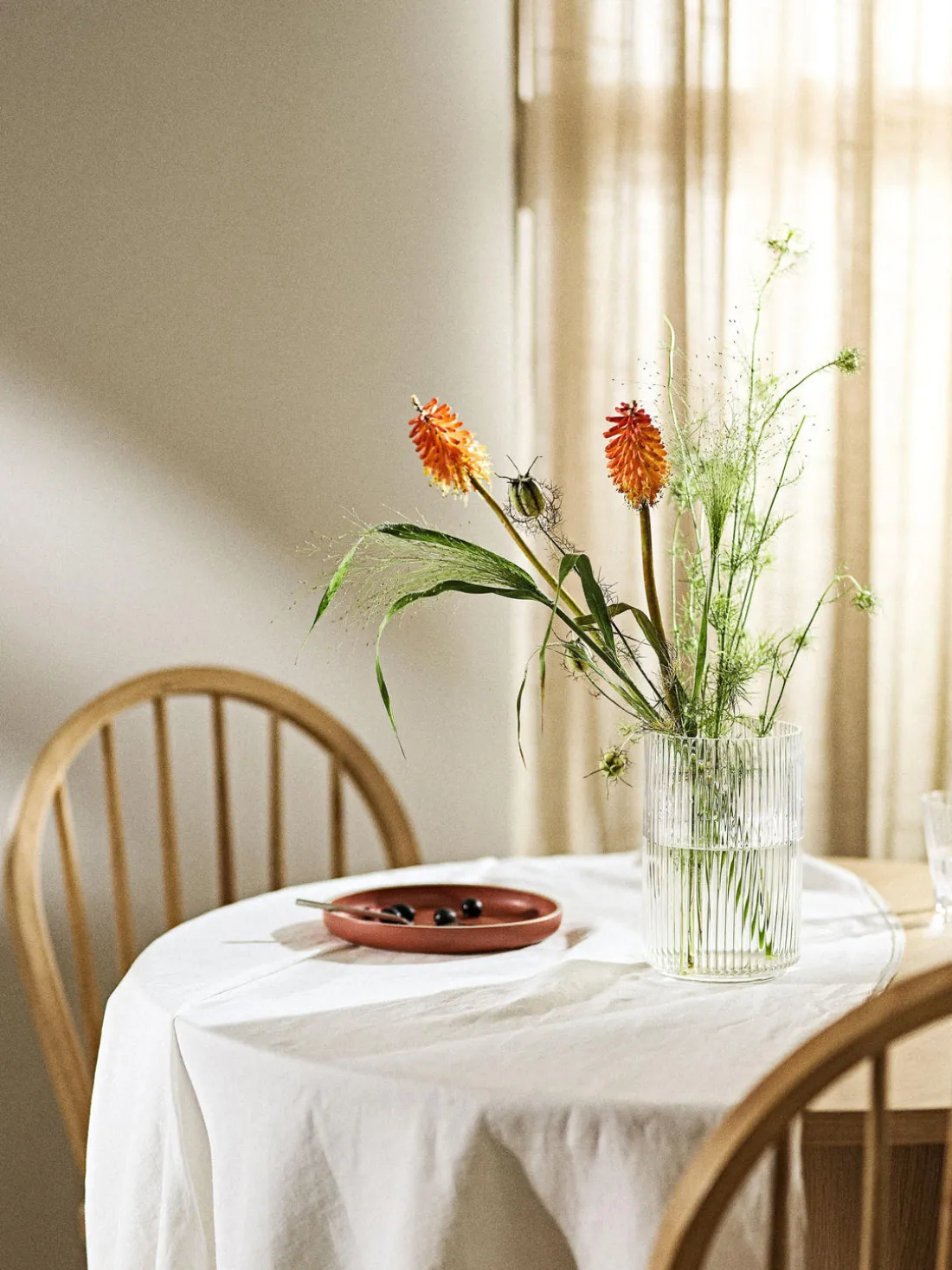 Jarrón decorativo soplado con relieve Carlo, 20 cm