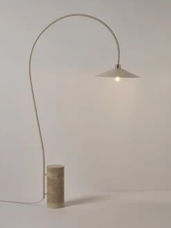 Lámpara arco de travertino Cora