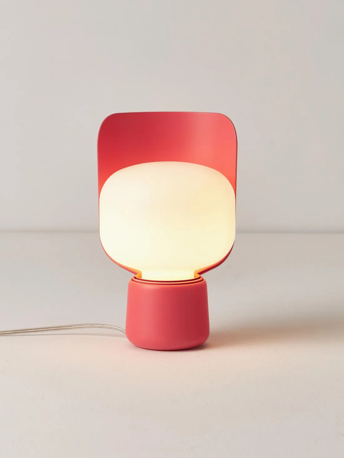 Lámpara de mesa artesanal pequeña Blom