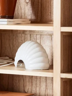 Lámpara de mesa con acabado cromado Chia