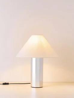 Lámpara de mesa con base de metal Lima