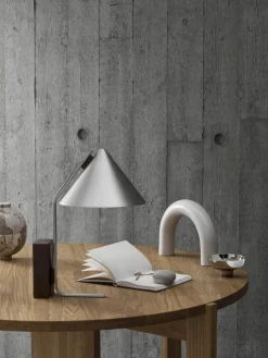 Lámpara de mesa Cone
