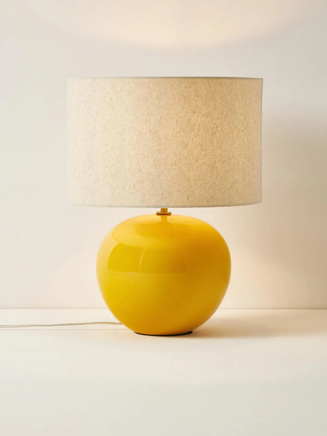 Lámpara de mesa de cerámica Marin