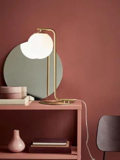 Lámpara de mesa de latón Grant