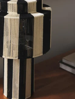 Lámpara de mesa de lino Lace