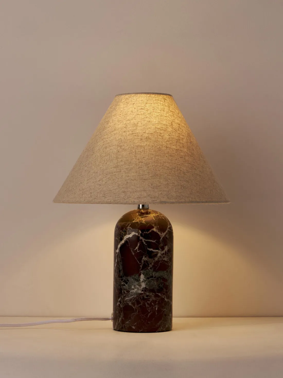 Lámpara de mesa de mármol Gia