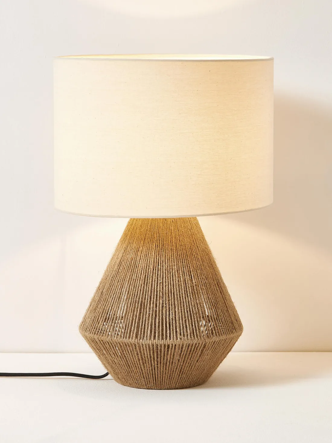 Lámpara de mesa de yute Cecillia