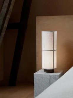 Lámpara de mesa grande artesanal de lino Hashira