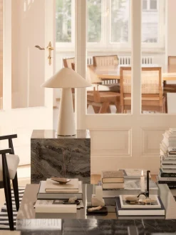 Lámpara de mesa grande de lino Ilena