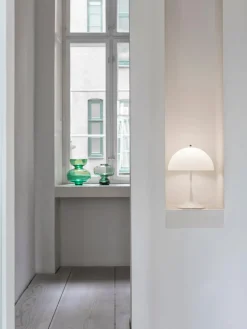 Lámpara de mesa LED Panthella 250, diseño Verner Panton