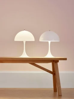 Lámpara de mesa LED Panthella 250, diseño Verner Panton