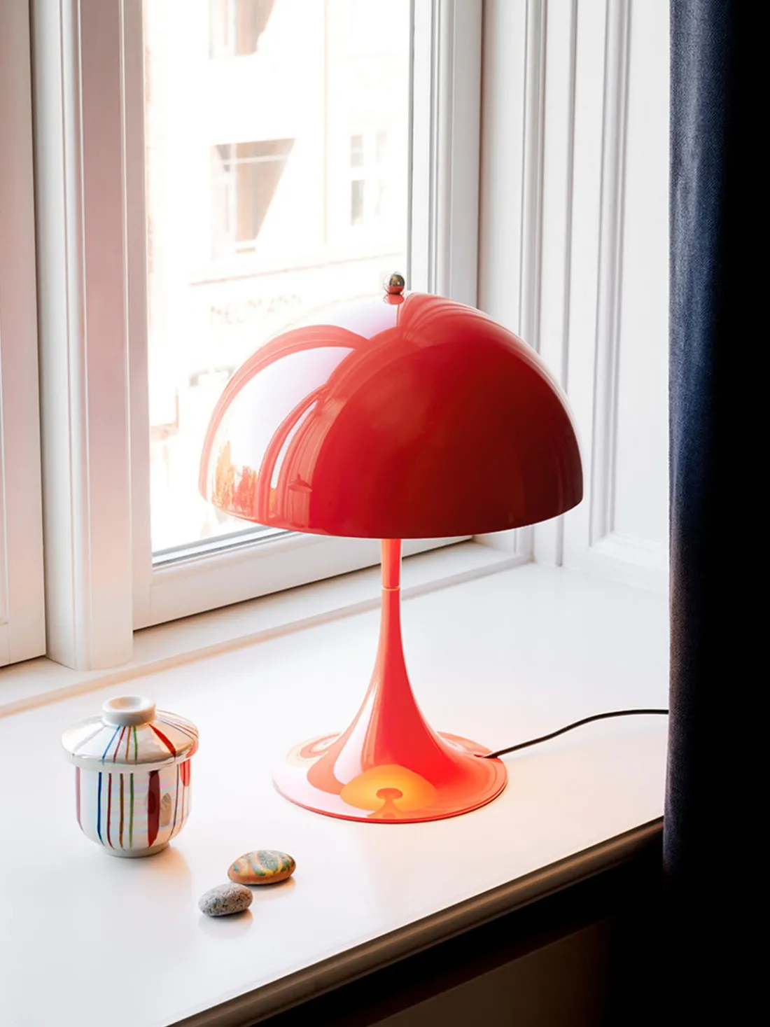 Lámpara de mesa LED Panthella 250, diseño Verner Panton
