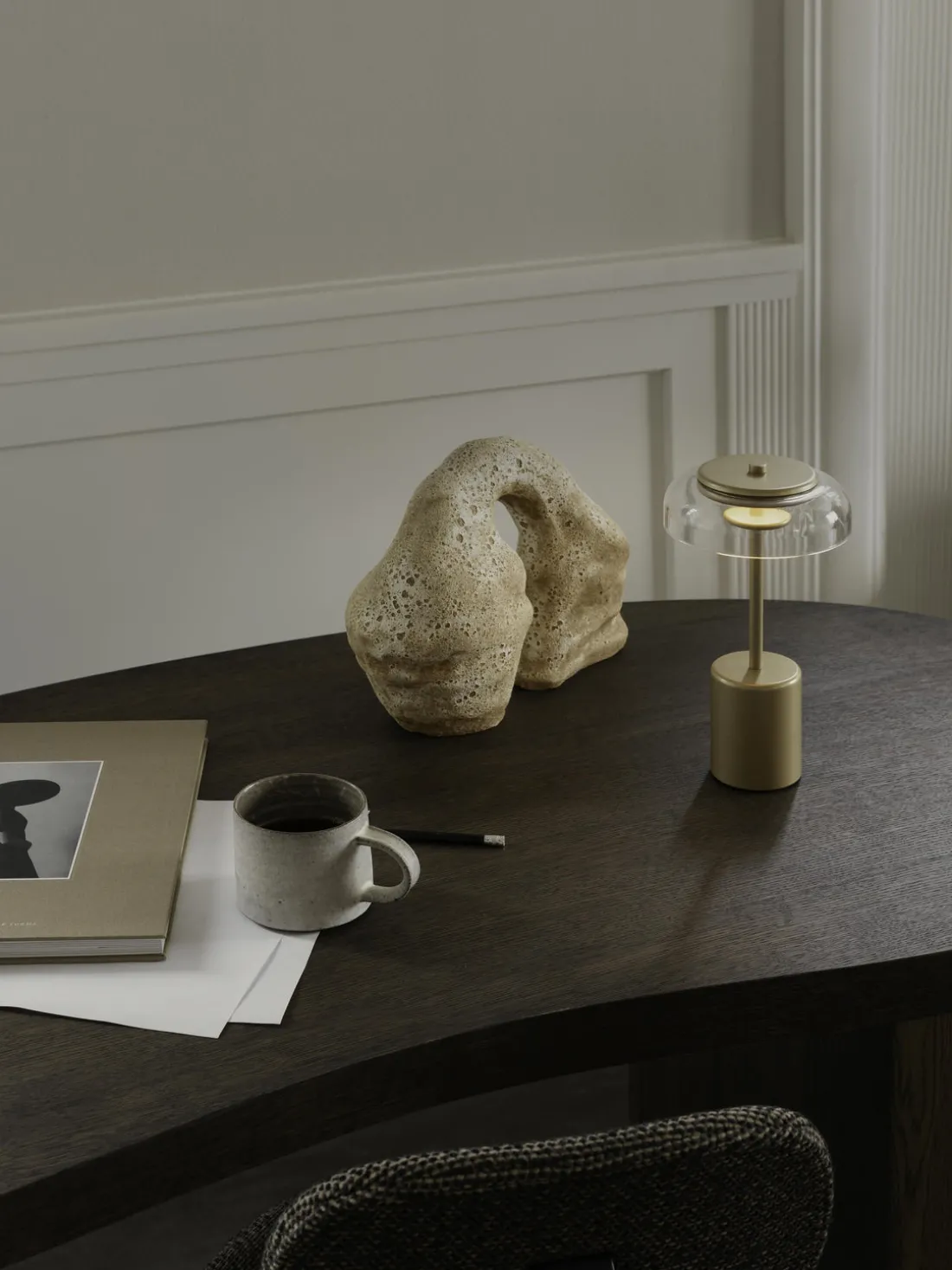 Lámpara de mesa LED pequeña regulable Blossi, portátil