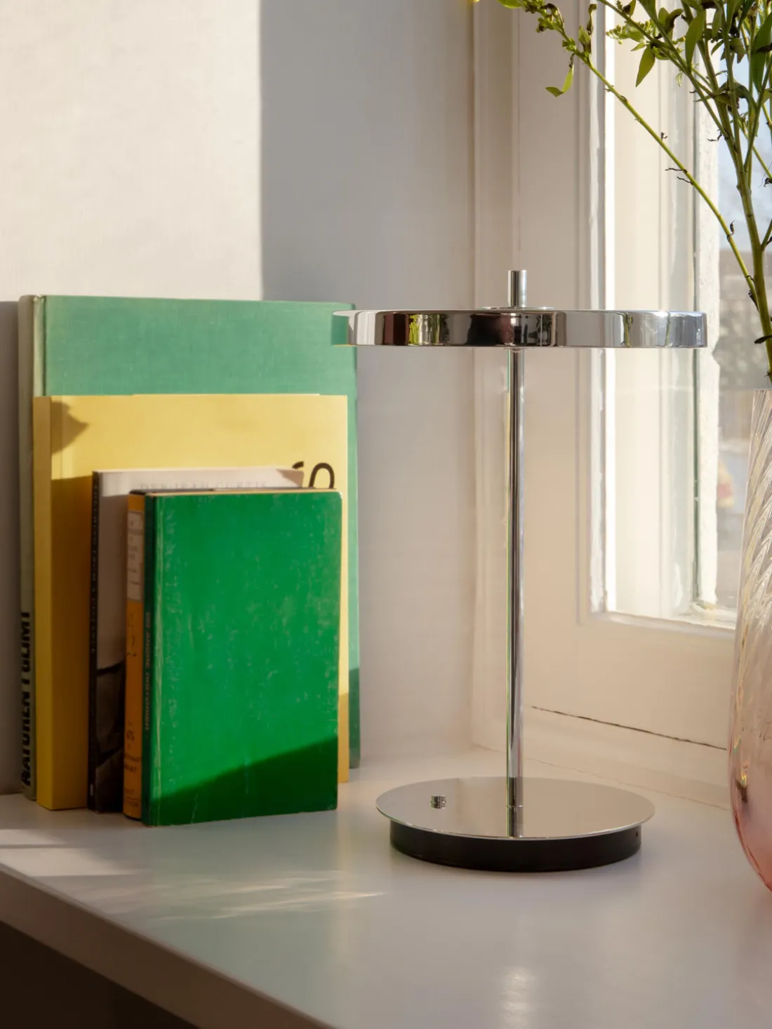 Lámpara de mesa LED pequeña regulable Asteria