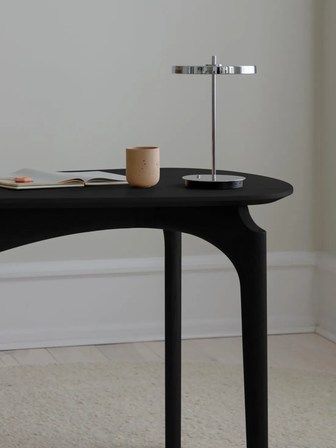 Lámpara de mesa LED pequeña regulable Asteria