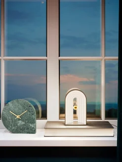 Lámpara de mesa LED regulable con disco difusor Castellum