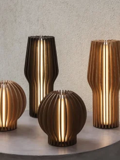 Lámpara de mesa LED regulable Radiant, portátil