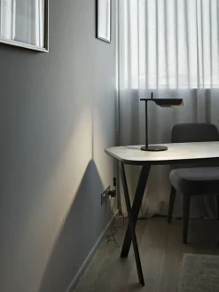 Lámpara de mesa LED regulable Tab