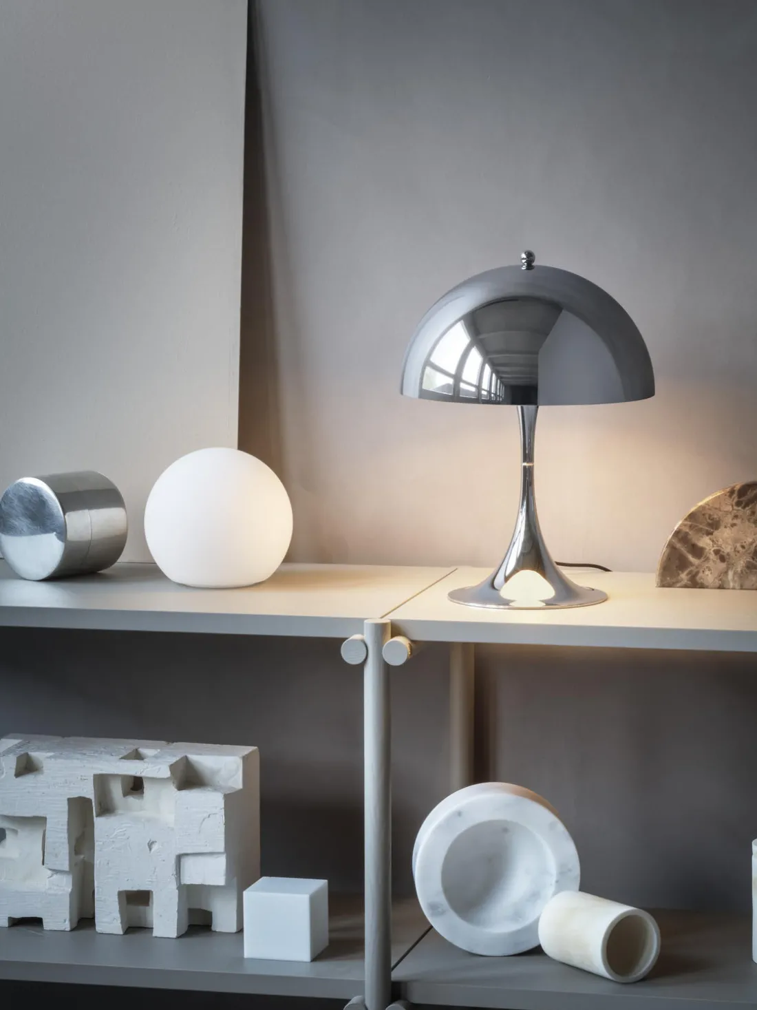 Lámpara de mesa LED regulable con temporizador Panthella, 34 cm