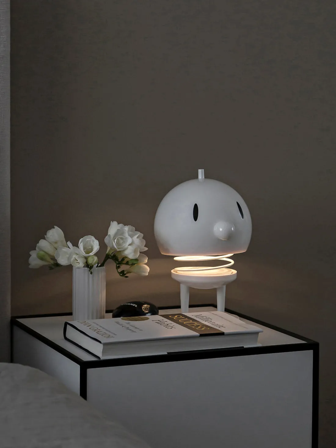 Lámpara de mesa LED regulable Choco, portátil