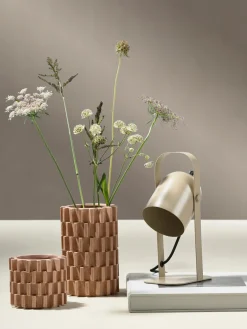 Lámpara de mesa orientable Nesvik