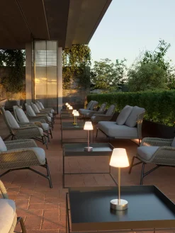 Lámpara de mesa para exterior LED regulable táctil Lola, portátil