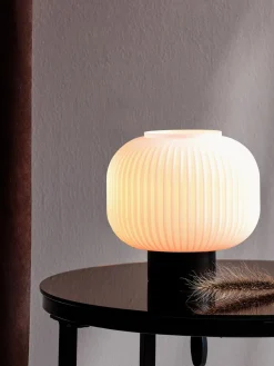 Lámpara de mesa pequeña de vidrio opalino Charles