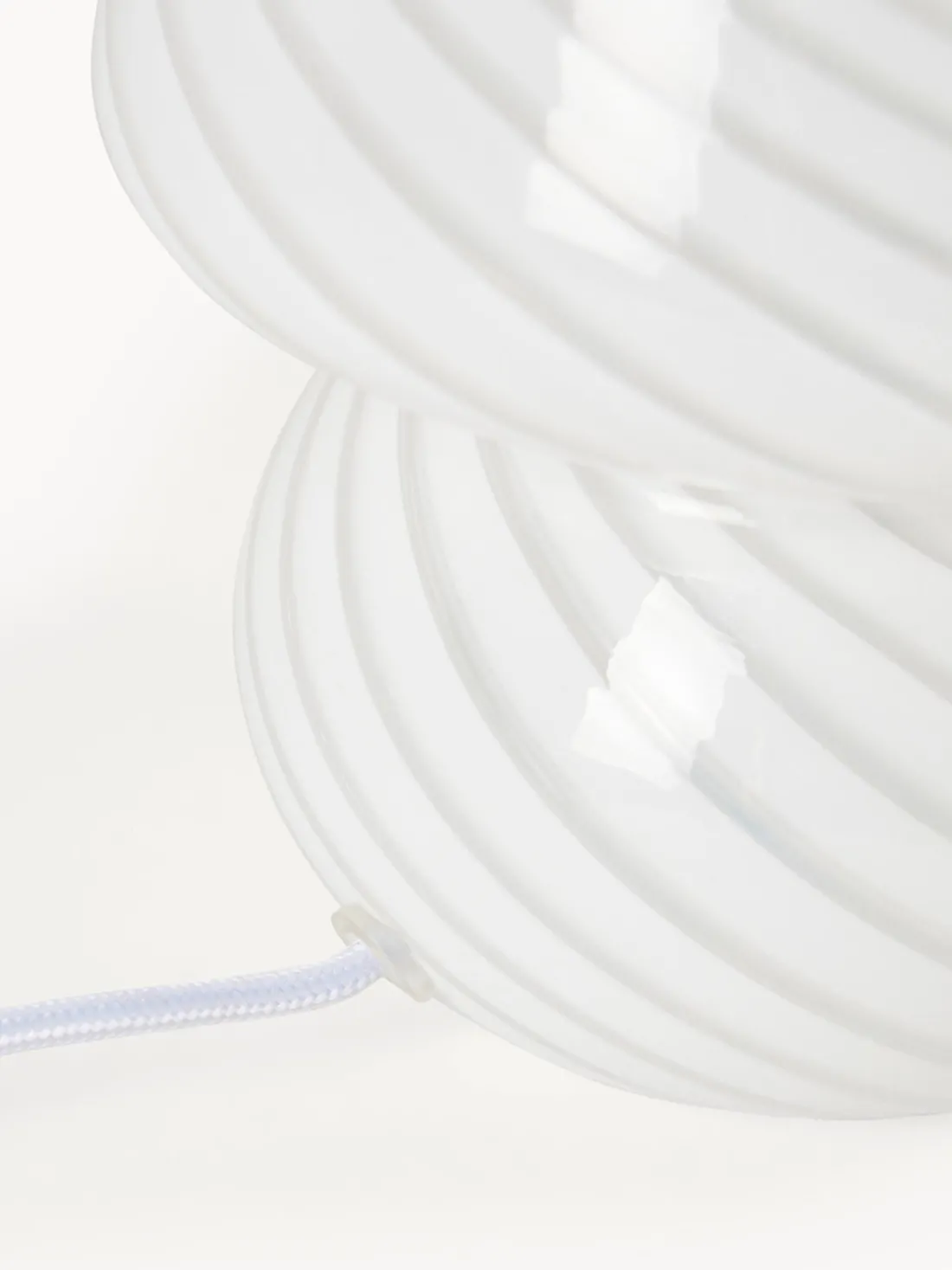 Lámpara de mesa pequeña de vidrio opalino Lareina