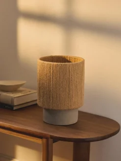 Lámpara de mesa pequeña de yute Galea
