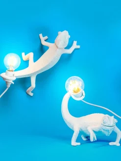 Lámpara de mesa pequeña LED Chameleon, con puerto USB