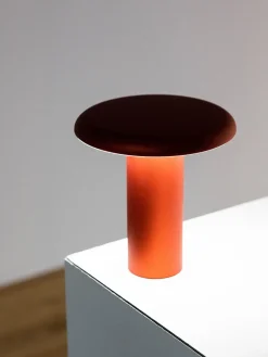 Lámpara de mesa pequeña LED regulable Takku, portátil